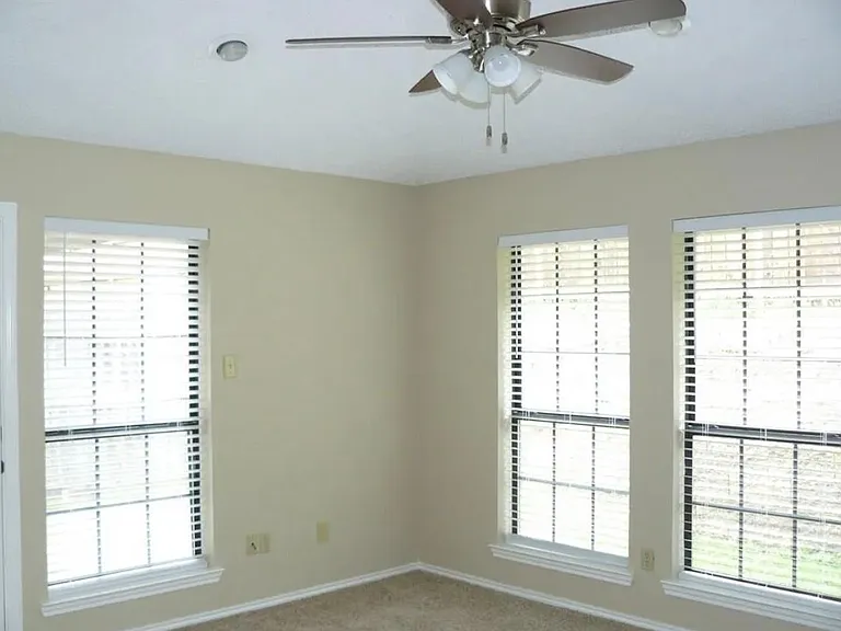 565 Briarcliff Dr — Photo 4