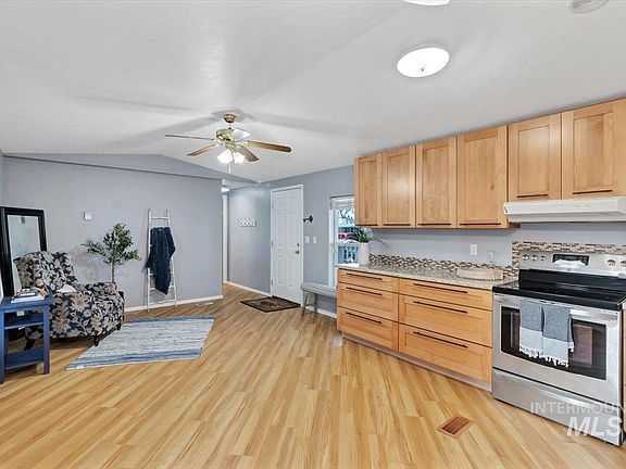 4th image of 1508 E Main St Trlr 40