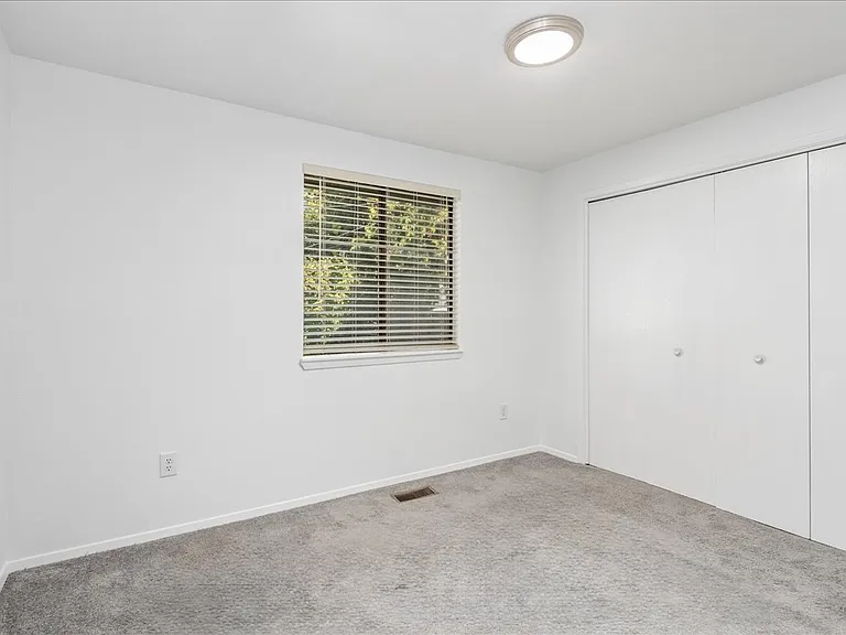 2302 W Canal St — Photo 18