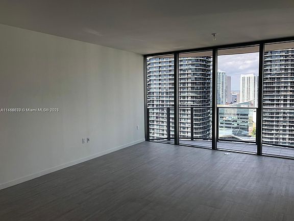 4th image of 1000 Brickell Plz #2929