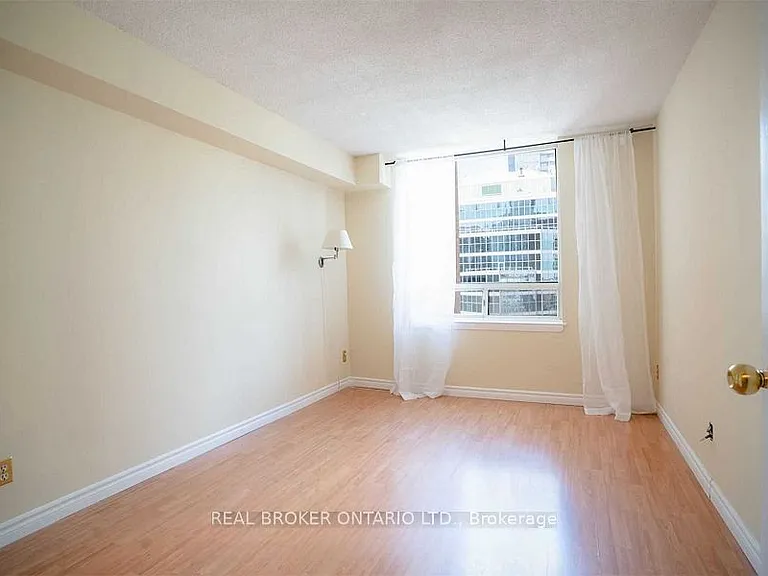633 Bay St #2021 — Photo 6