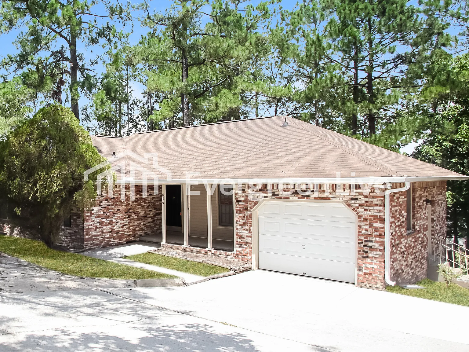 3 bed, 2.0 bath, 1242 sqft, $1,595 — Photo 2