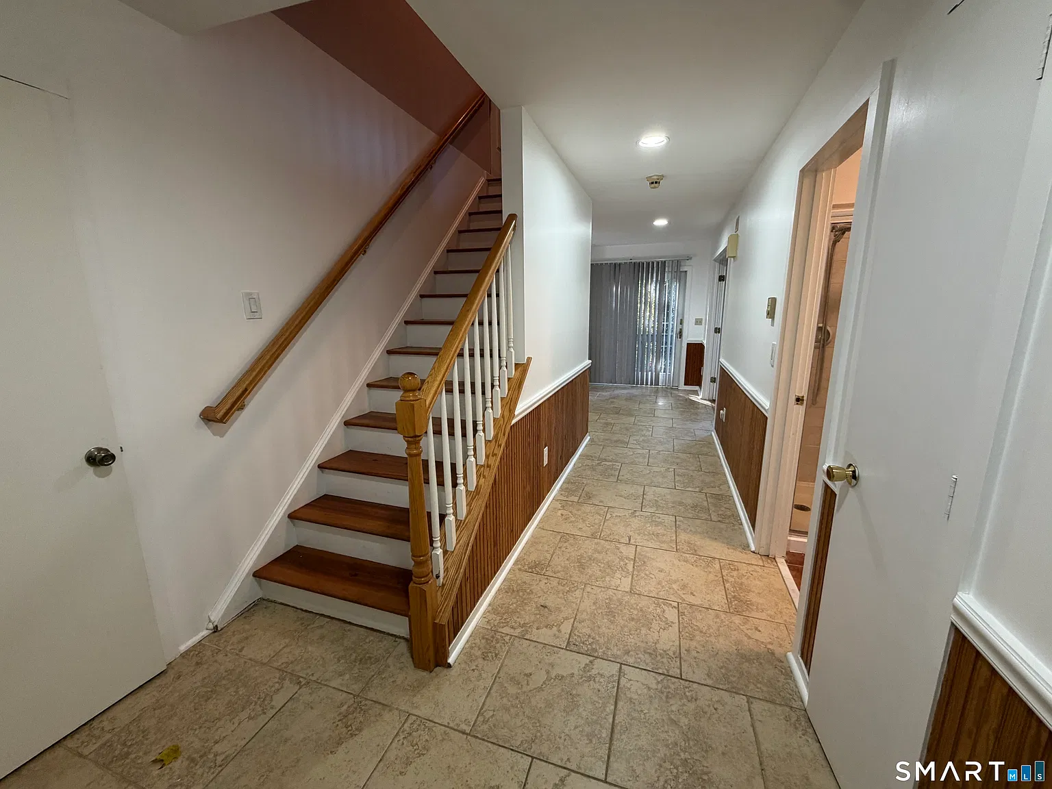 3 bed, 2.5 bath, 2656 sqft, $4,200 — Photo 3