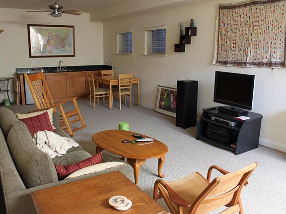 Lower level basement / entertainment area and wet bar