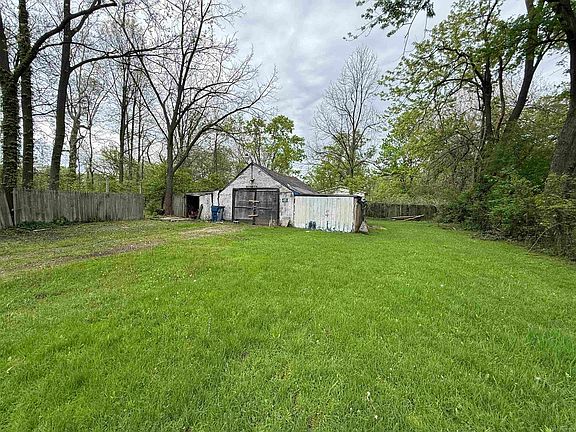 3rd image of 939 Field Ave