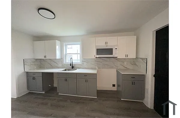 Building Photo - 350 Kerlin St