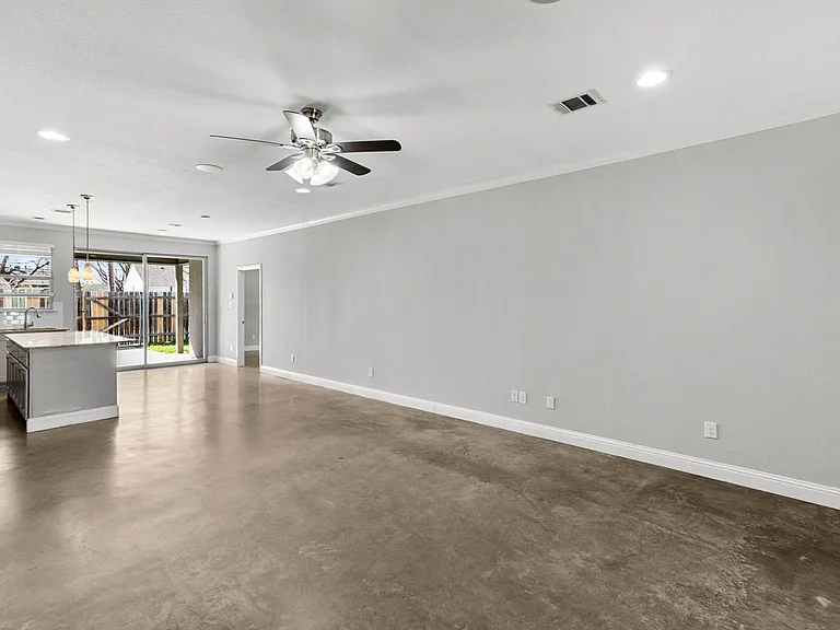 2806 Gordon Ave — Photo 3
