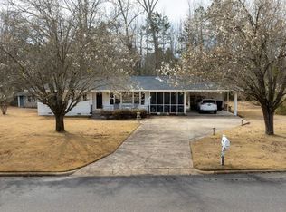 211 Windsor Dr, Alexander City, AL 35010