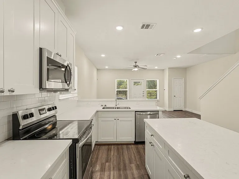 2218 Bringhurst St #B — Photo 12