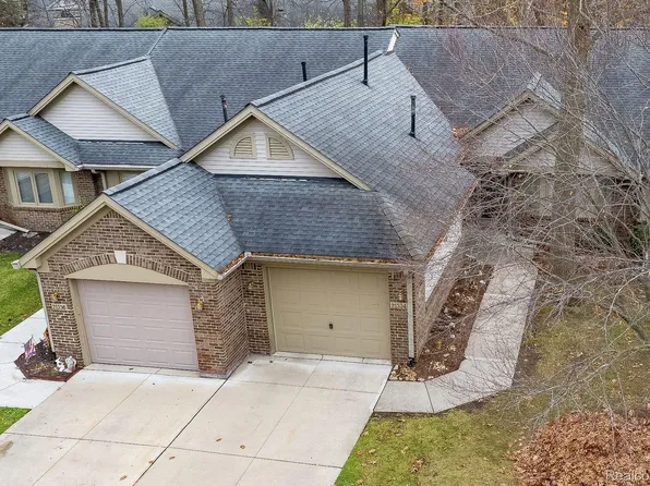 21334 Mulberry Ct #50, Farmington, MI 48336