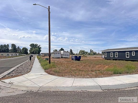 3rd image of 846 Cottage Ln