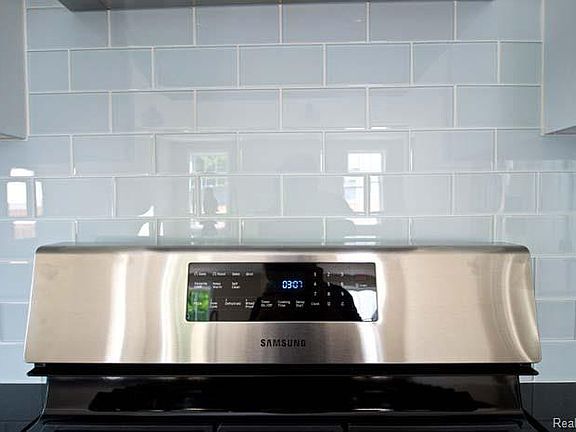5th image of 4113 Woodland Ave