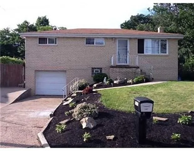 137 William Cir photo 1