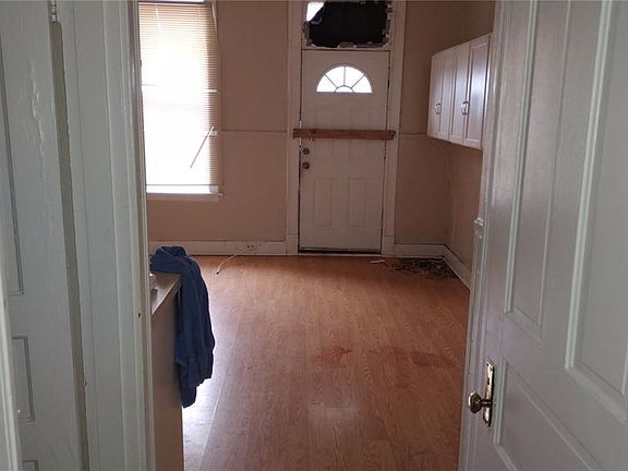 3rd image of 5425 S Broadway