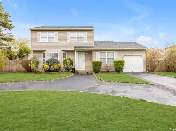 38 Sundown Drive, Bellport, NY 11713