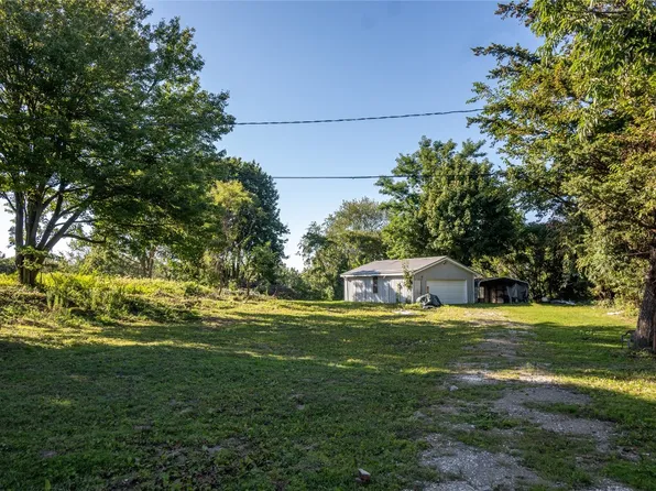 6348 W Lake Rd, Erie, PA 16505