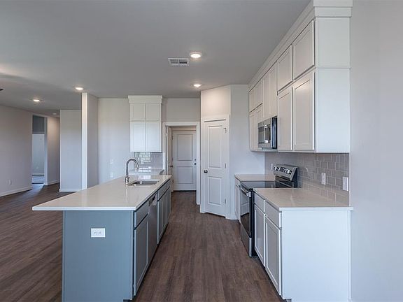 5th image of 1721 Elm Cir