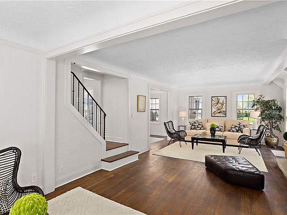 3rd image of 18118 Lomond Blvd