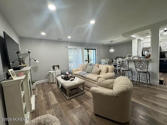 2 bed, 1099 sqft, $3,000 — Photo 3