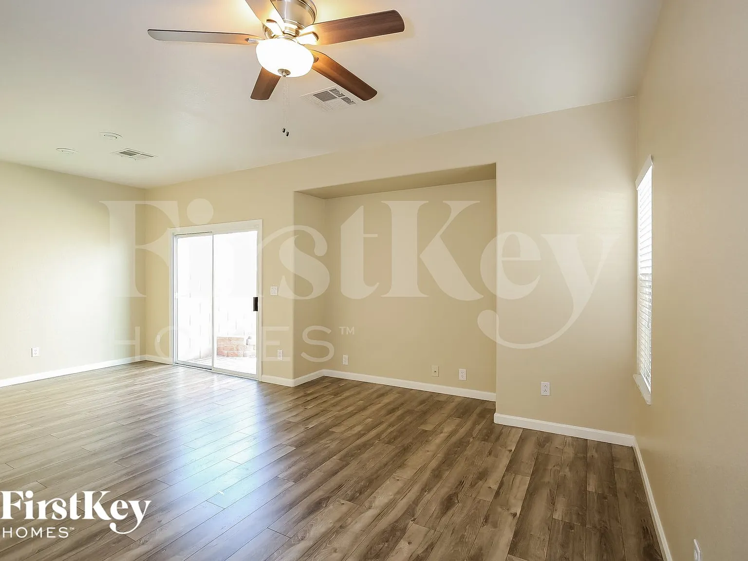 3 bed, 2.5 bath, 1505 sqft, $2,270 — Photo 4