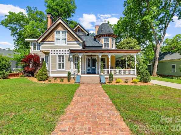 8 College St, York, SC 29745