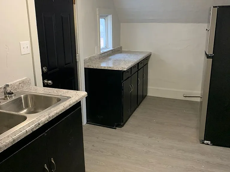 402 Fritz Ave W — Photo 1
