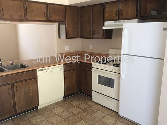 4th image of 1611 Farmington Ave APT 4