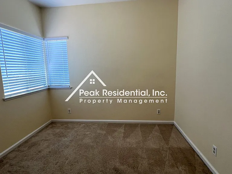 402 Harlow Ct — Photo 21
