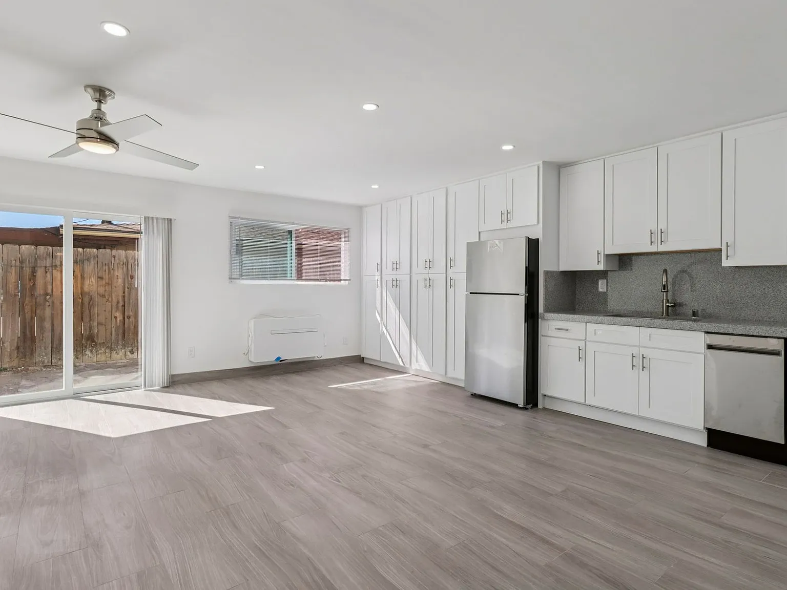 738 S Orange Ave — Photo 4