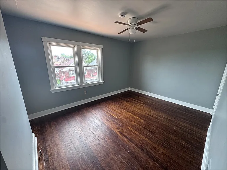 2733 Pyramid Ave — Photo 9