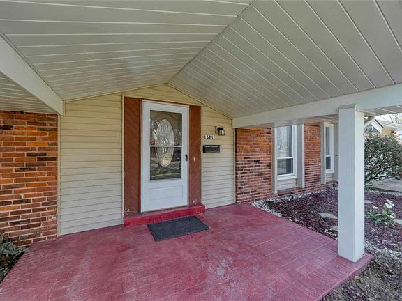 2nd image of 1621 Barkwood Dr