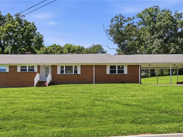 3438 E Pine St, Mount Airy, NC 27030