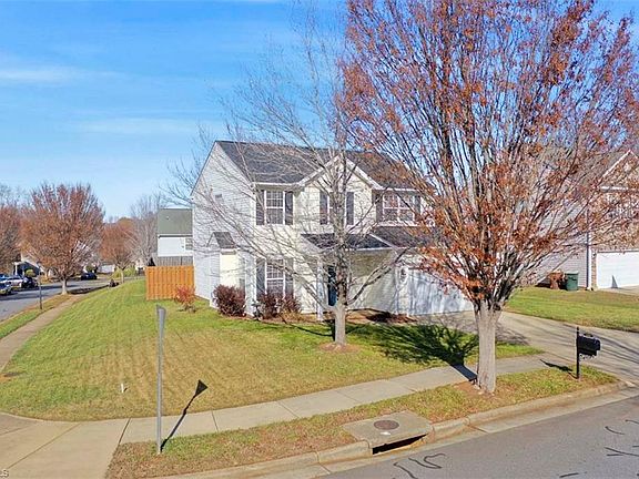 3rd image of 4201 Elderbush Cir