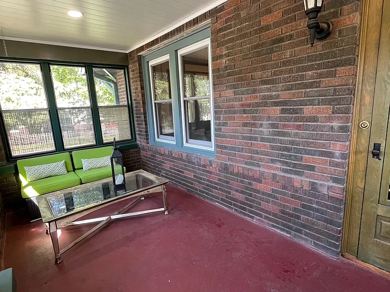 1124 Arbor St — Photo 4