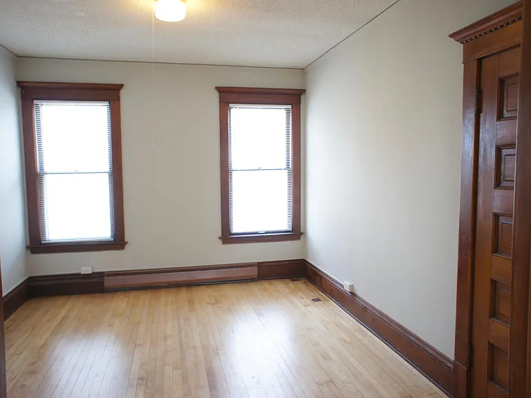 960 27th Ave NE #2 — Photo 9