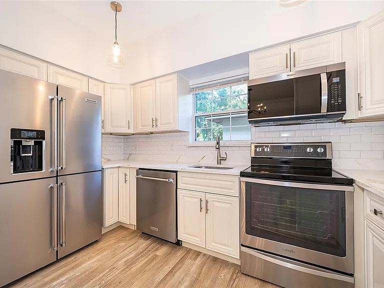 224 Emory Pl — Photo 3