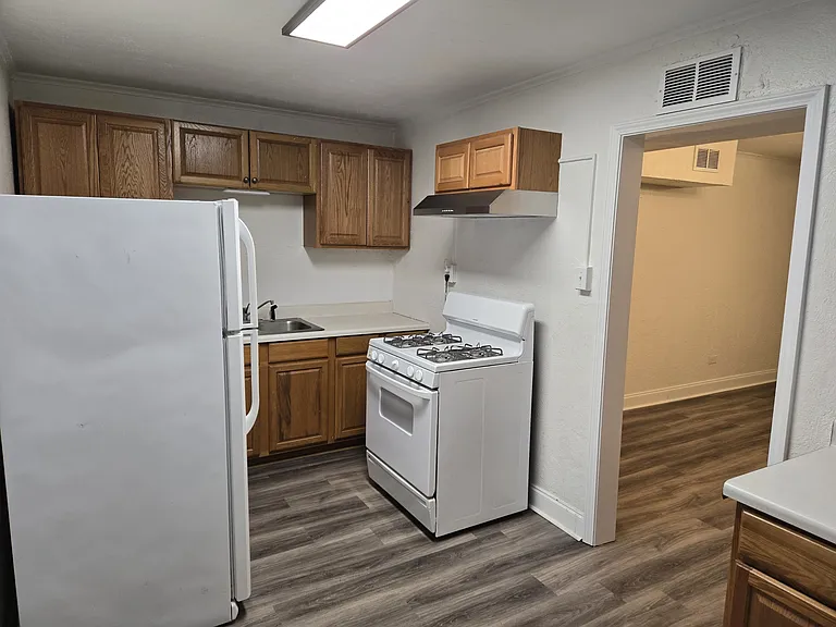2175 N Broad St — Photo 11