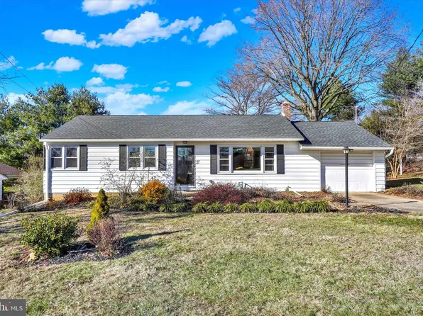 27 Fulton Ave, Stewartstown, PA 17363