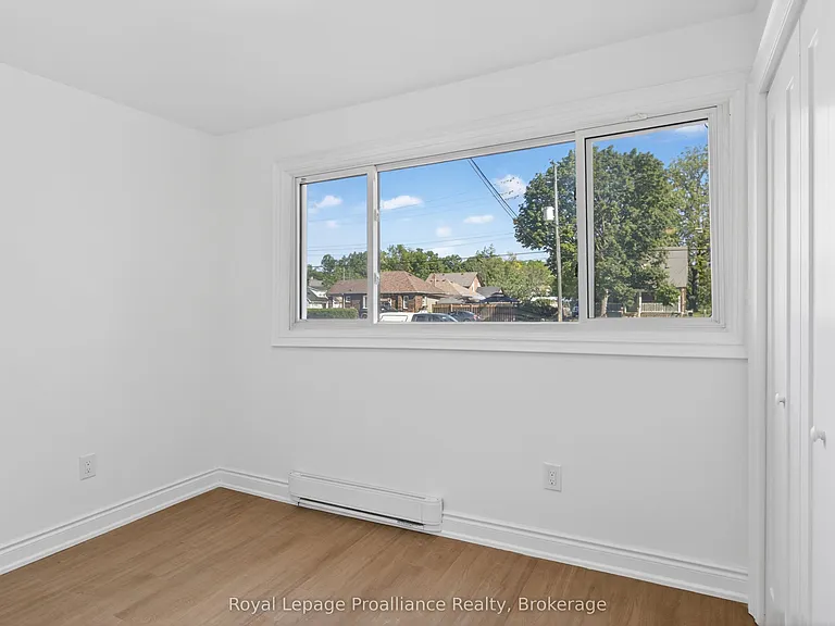 171 Hazlitt St #4 — Photo 9