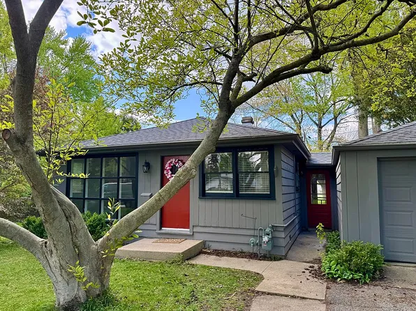 627 Woodward Ave, Geneva, IL 60134