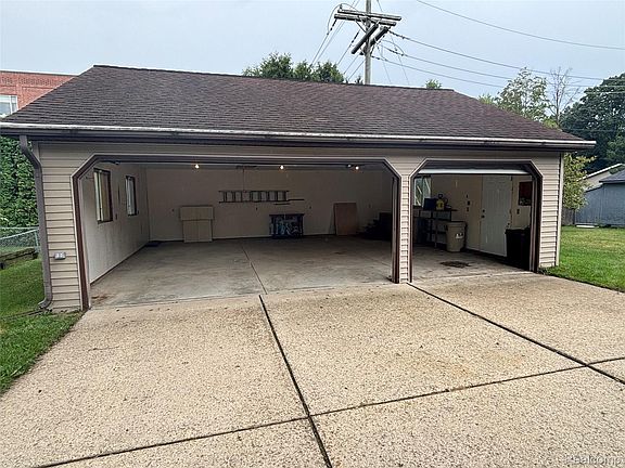 5th image of 143 Schorn Rd