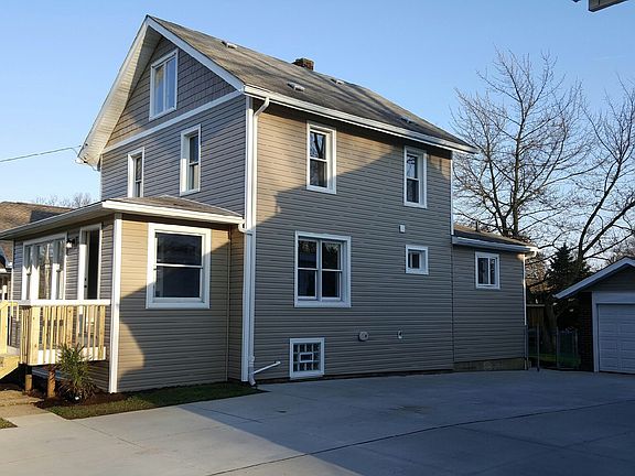 3rd image of 924 School Ave