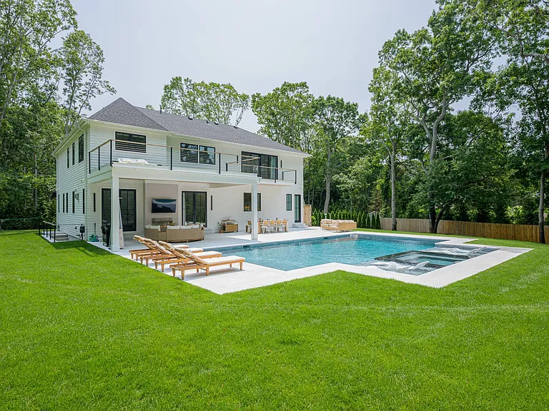 779 Noyack Rd — Photo 34