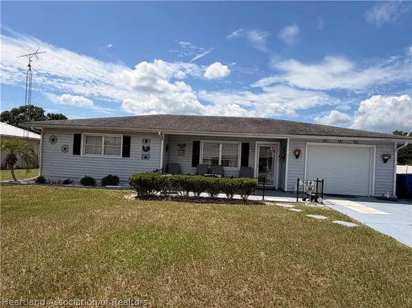 304 Lark Ave, Sebring, FL 33870