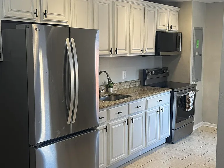 1235 N Bond St — Photo 4