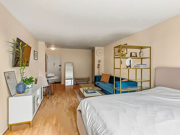 5th image of 195 Willoughby Ave APT 702