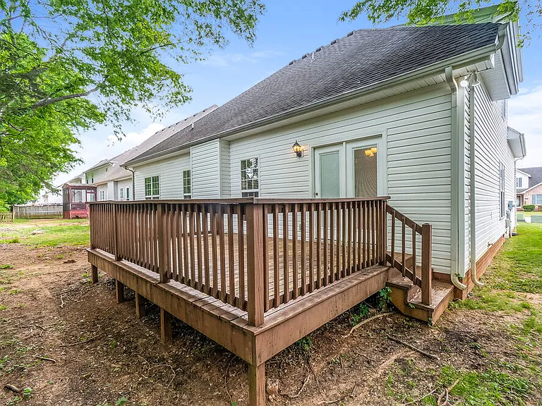 2137 Aberdeen Cir — Photo 17