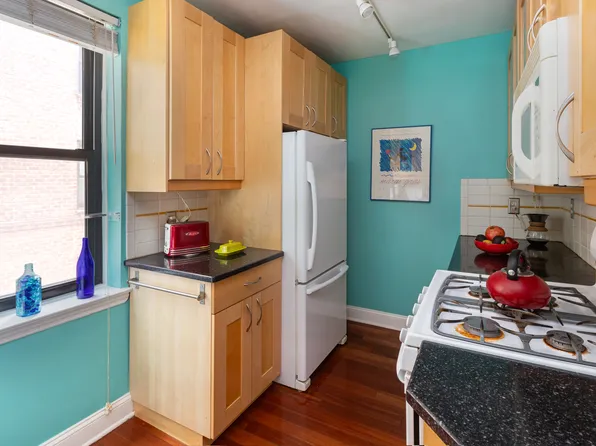 3840 Greystone Avenue image 9 of 15