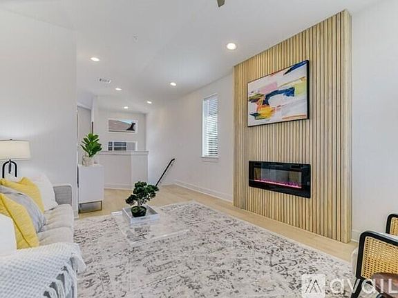 5th image of 2050 Lohmans Spur #801