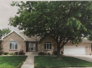 100 N Willow St, Effingham, IL 62401